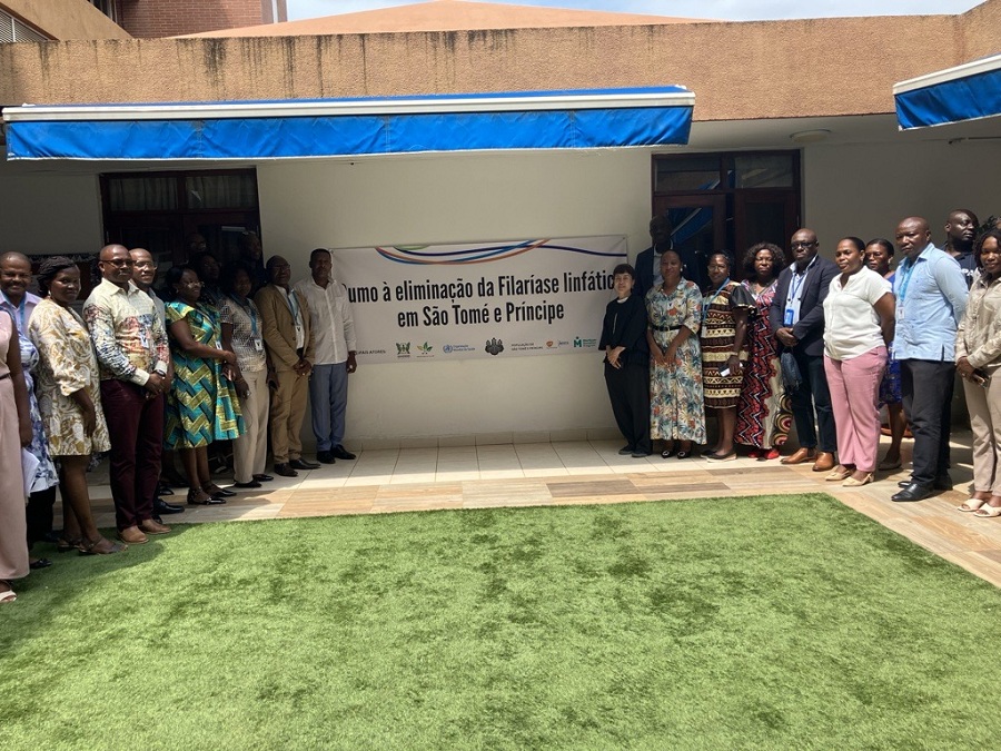 group photo of participants
